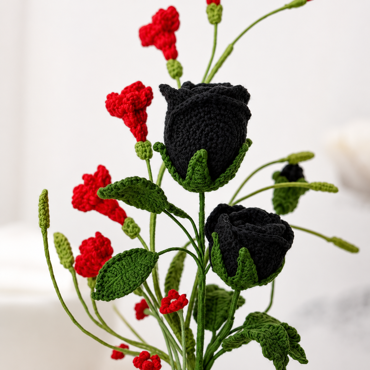 Hand-knitted black rose flowers | Elegant knitted bouquet home decoration | Modern Gothic style artificial knitted flower center decoration, suitable for living room, office and gift