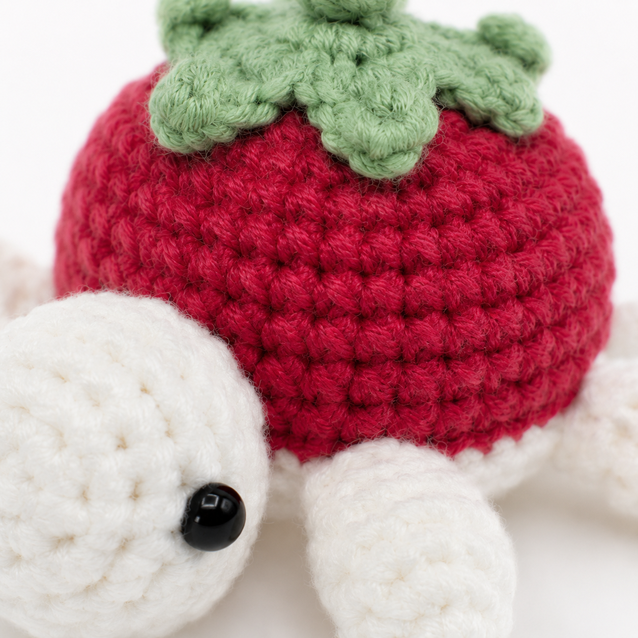 Handmade Crochet Turtle Decor, Cute Strawberry Shell Turtle Figurine, Knitted Mini Turtle Stuffed Ornament for Desk Shelf Bedroom Living Room, Cozy Handmade Gift for Women Kids Friends