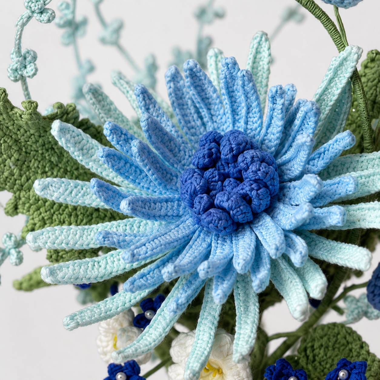 Hand-knitted blue chrysanthemum bouquet placed in a smiling resin givin-you-the-bird vase |Funny Flower Home Decoration | Knitted Table Center Decoration Gift