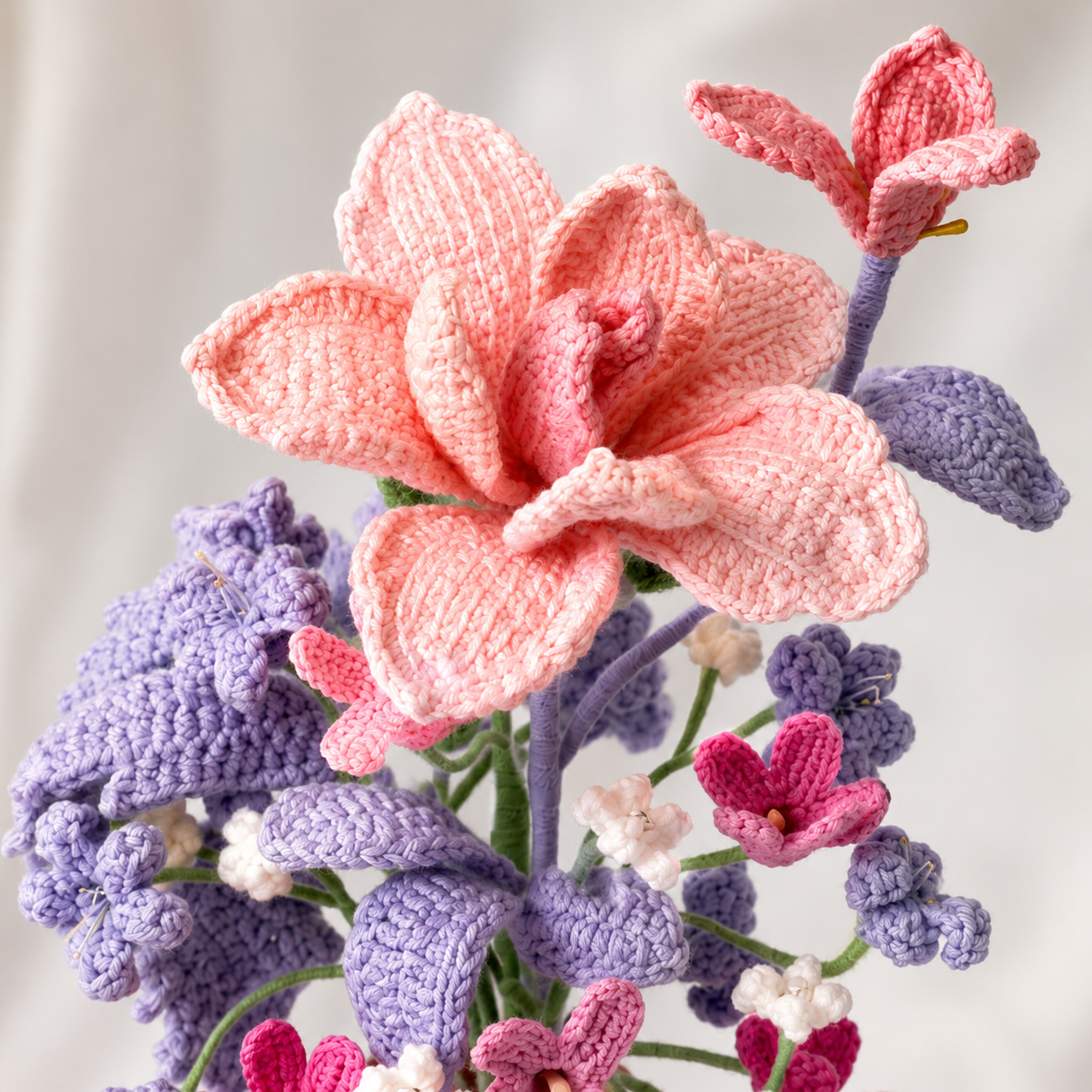 Hand-knitted pink and purple romantic flower arrangement | Knitted artificial flower arrangement home decoration | Decorative desk and living room center decoration, gift for women