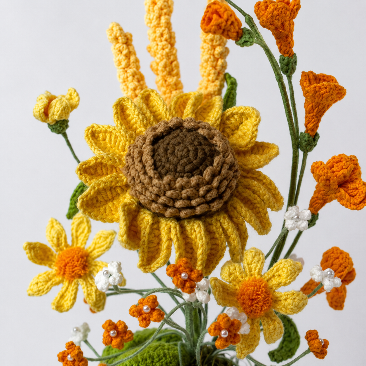 Handmade Crochet Flower Mug Planter Decor – Cute Smiley Ceramic Cup with Knitted Sunflower Bouquet – Home Desk, Office & Living Room Aesthetic Floral Arrangement Gift